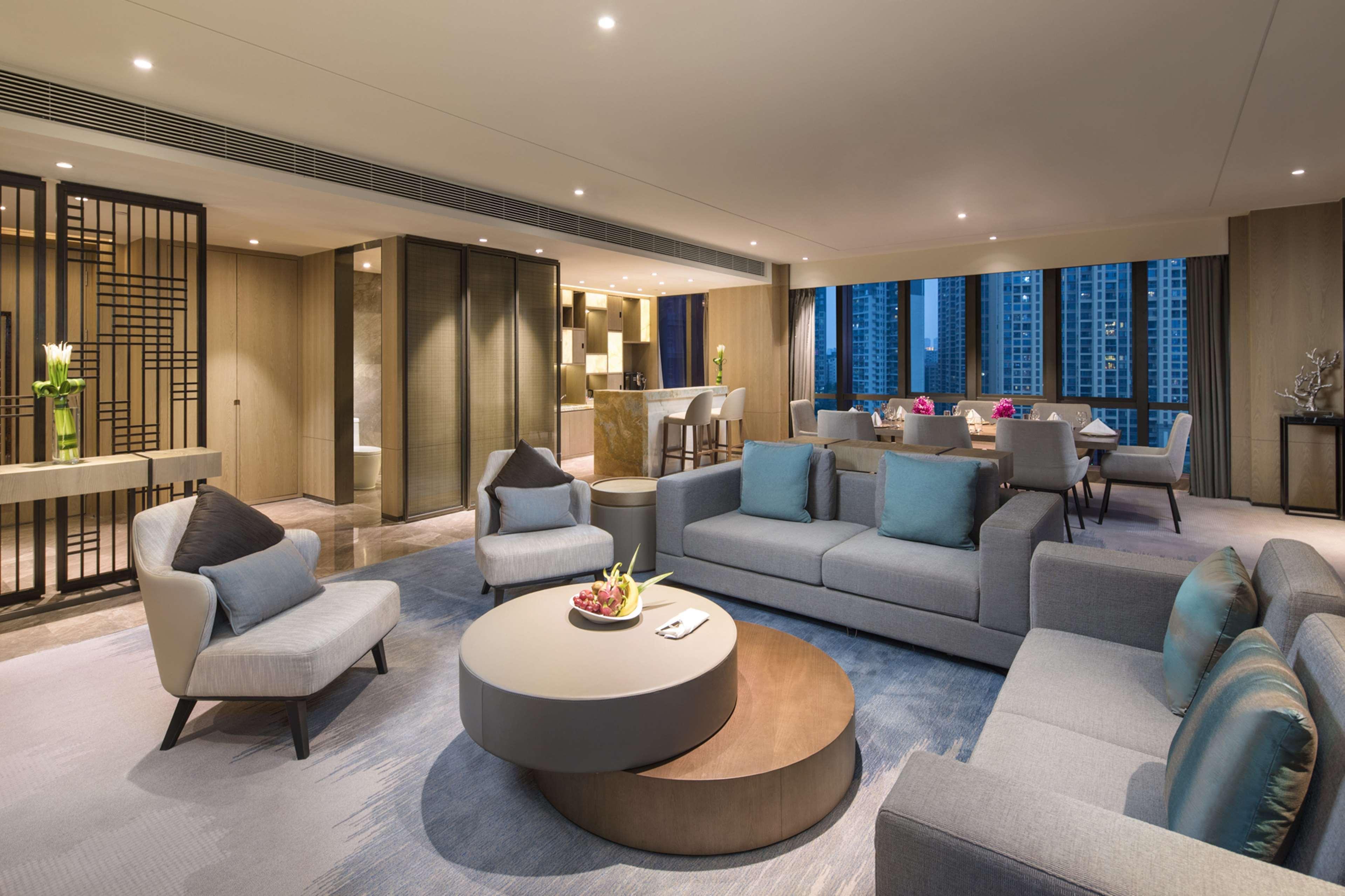 Doubletree By Hilton Hotel Shenzhen Longhua, Near Huawei, Foxcnn, Shenzhen North Railway, Uniwalk & Uniworld Shopping Mall, Sam'S Club Dış mekan fotoğraf